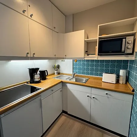 - Haus F, App 0f0902 *